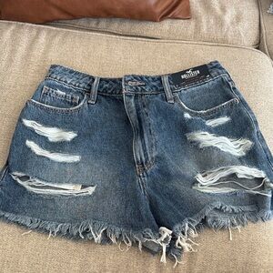 Hollister ultra high rise vintage relaxed mom short 3” size 3/26 NWT